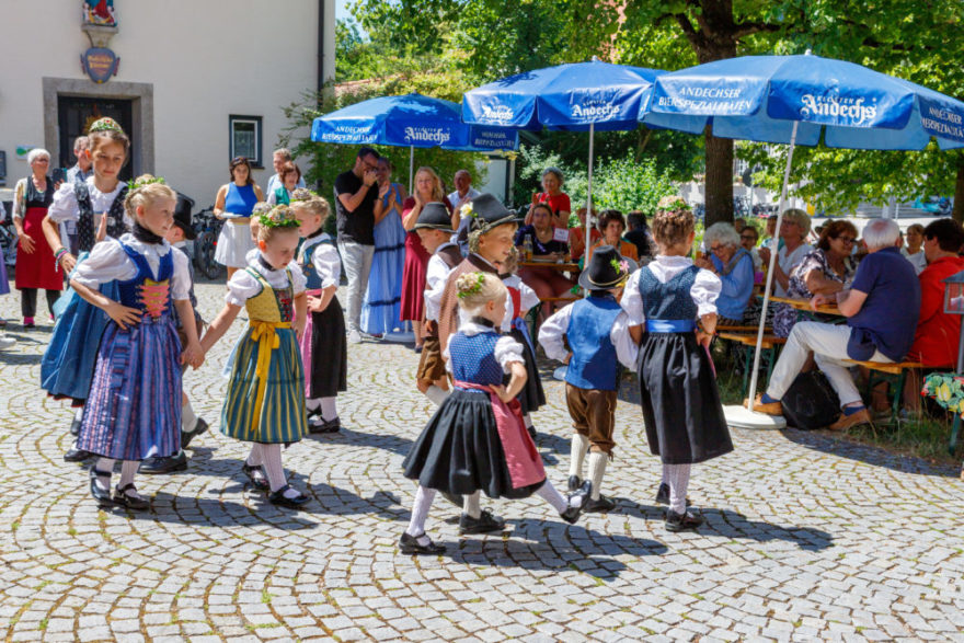 Buntes Pfarrfest begeistert Jung und Alt 6 2025 06 29 Pfarrfest Marius Cammerer 6491 - Mit einem farbenfrohen Gottesdienst wurde am Sonntag, 29. Juni 2025 das diesjährige Pfarrfest feierlich eröffnet. Der Kinderchor und die Blue Notes sorgten für die musikalische Begleitung und Pfarrer Peter Seidel freute sich über die zahlreiche Beteiligung von Jung und Alt seiner Pfarrgemeinde.