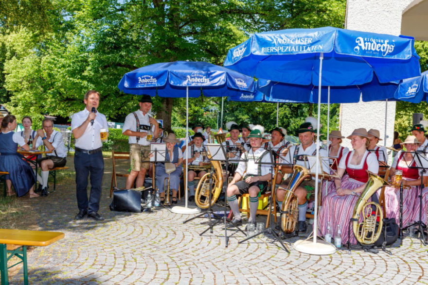 Buntes Pfarrfest begeistert Jung und Alt 1 2025 06 29 Pfarrfest Marius Cammerer 6602 - Mit einem farbenfrohen Gottesdienst wurde am Sonntag, 29. Juni 2025 das diesjährige Pfarrfest feierlich eröffnet. Der Kinderchor und die Blue Notes sorgten für die musikalische Begleitung und Pfarrer Peter Seidel freute sich über die zahlreiche Beteiligung von Jung und Alt seiner Pfarrgemeinde.