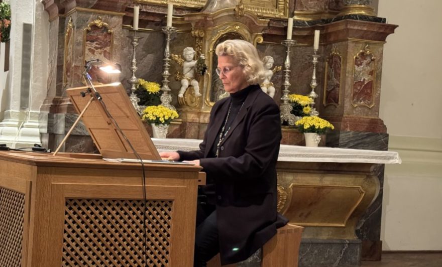 „Meine Seele erhebt den Herrn“ - Konzert des Kirchenchores 2 2025 11 09 Kirchenchorkonzert RN02 - „Meine Seele erhebt den Herrn“ … zusammen mit 25 Sängern des Kirchenchores St. Joseph und fast ebenso vielen Streichern/Bläsern und Solisten durften wir die voll besetzte Kirche St. Joseph mit dem Lob Mariens erklingen lassen.