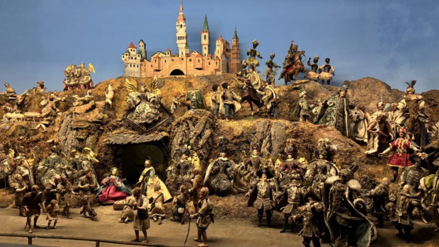 251129 Krippenausstellung RN02 - Der Frauenbund Tutzing unternahm am Samstag, 29. November 2025 einen beeindruckenden Besuch der Krippenausstellung im Nationalmuseum München. Frau Dr. Mayerhofer, Kunsthistorikerin des Hauses, führte die Gruppe fachkundig durch die bedeutende Dauerausstellung – die älteste und umfassendste Krippensammlung weltweit. Sie vereint Exponate aus Bayern, Tirol sowie aus verschiedenen Regionen Italiens bis hinunter nach Sizilien.