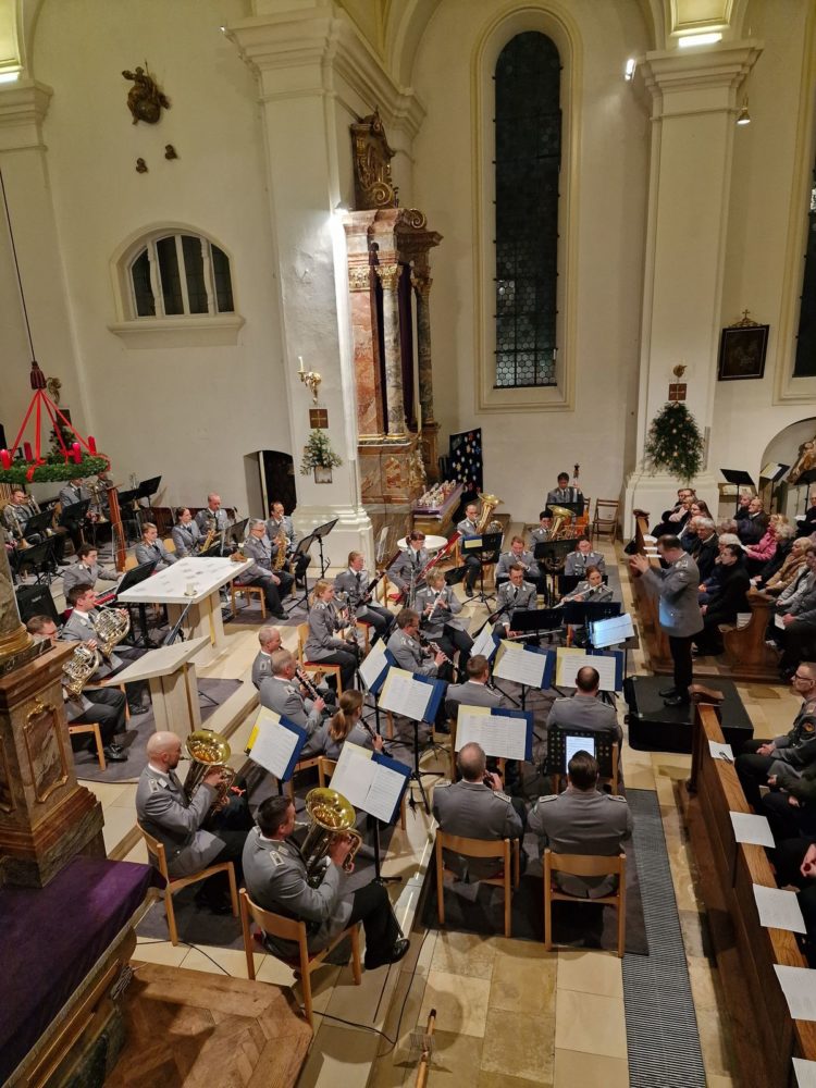 2025 12 09 Advent 2025 TUTZING 03 - unter Organisation des Ausbildungszentrums des Cyber- und Informationsraumes