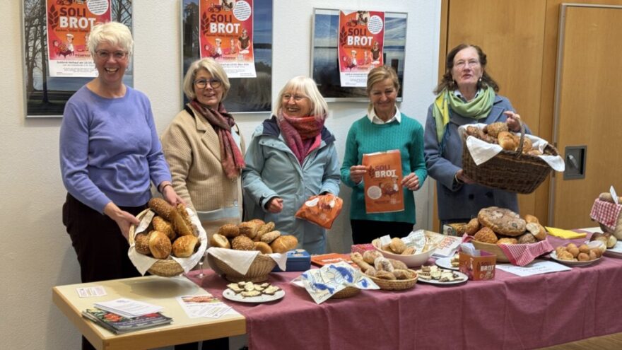 2026 03 15 Solibrot 10 - Am Wochenende 14./15. März 2026 beteiligte sich der Frauenbund Tutzing an der diesjährigen Solibrot-Aktion des Frauenbund Diözesanverbandes Augsburg und konnte dabei ein schönes Zeichen der Solidarität setzen. Zahlreiche engagierte Bäckerinnen, Helferinnen und Verkäuferinnen des Vereins unterstützten die Aktion tatkräftig.