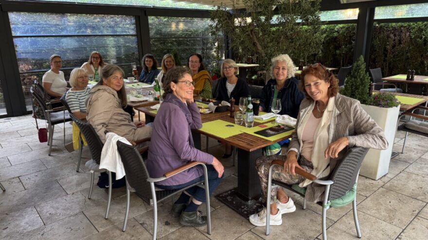 Radltour fiel ins Wasser 1 IMG 5429 - Der Frauenbund Tutzing wollte am Mittwoch, 15. Juli 2026 statt dem jedes Jahr stattfindenden Sommerfestes eine Radltour am See nach Seeshaupt mit Einkehr in einer Pizzeria machen. Wegen drohenden Gewittern und Regen fiel diese Tour dann buchstäblich ins Wasser und es wurde ein lustiger und geselliger Abend mit guten Gesprächen in einer Söckinger Pizzeria. Es zeigte wieder einmal, dass nicht das Programm das Wichtige ist, sondern das Miteinander und die Gesellschaft.